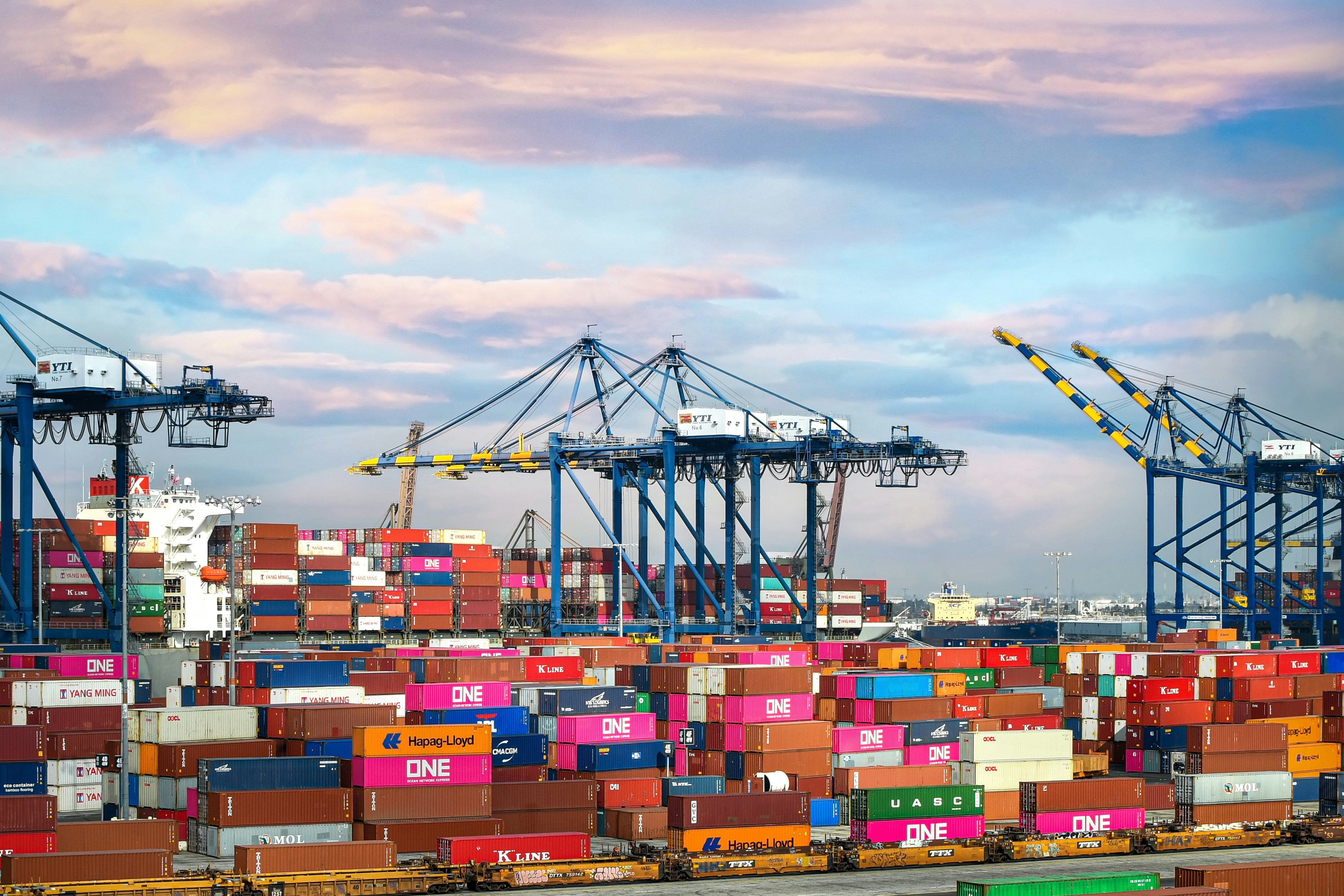 Global logistics network